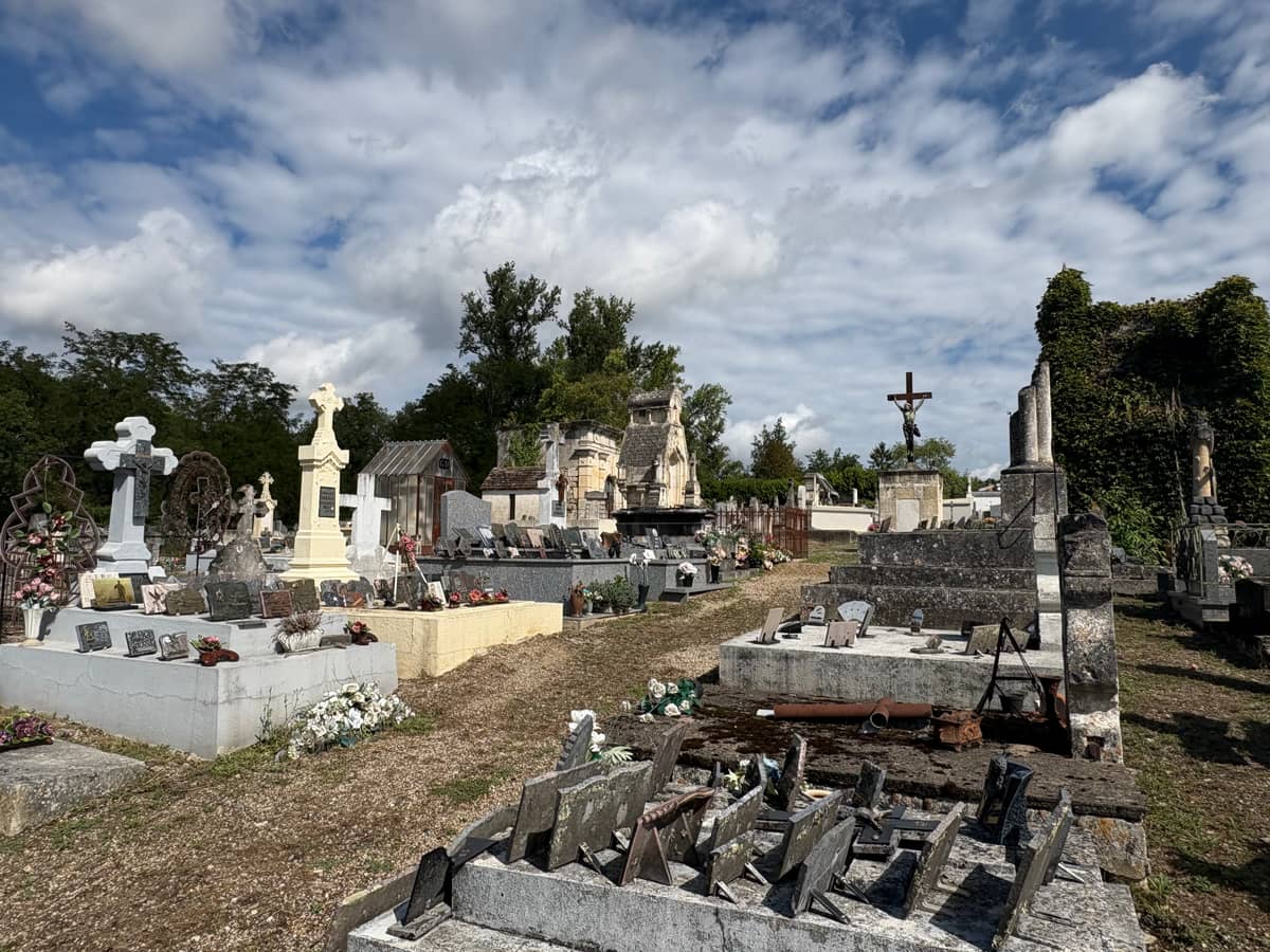 Illustration de l'événement : Visite : L'ancien cimetière de Casseneuil
