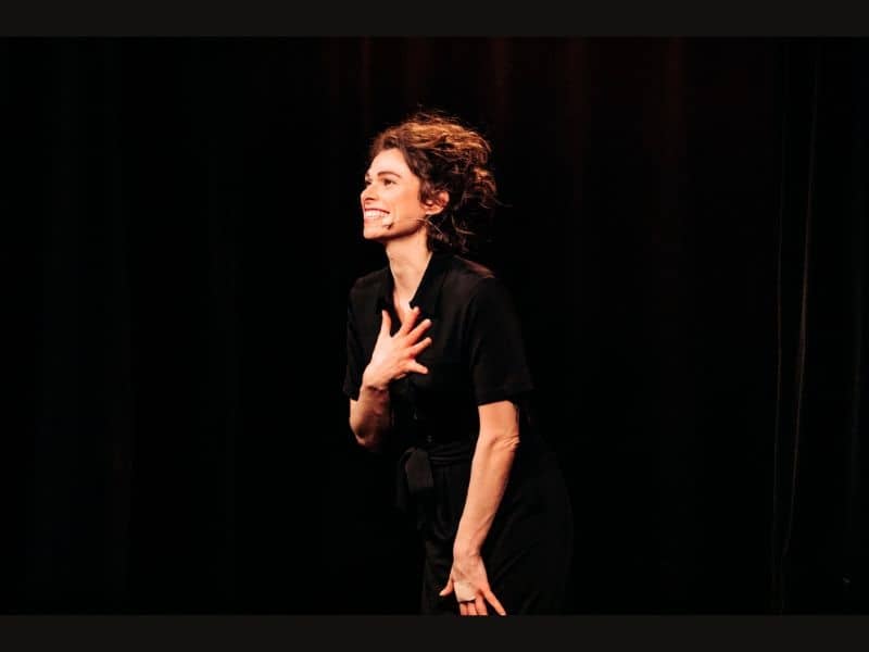 Illustration de l'événement : Humour : Lisa Perrio "C'est compliqué, je t'expliquerai"