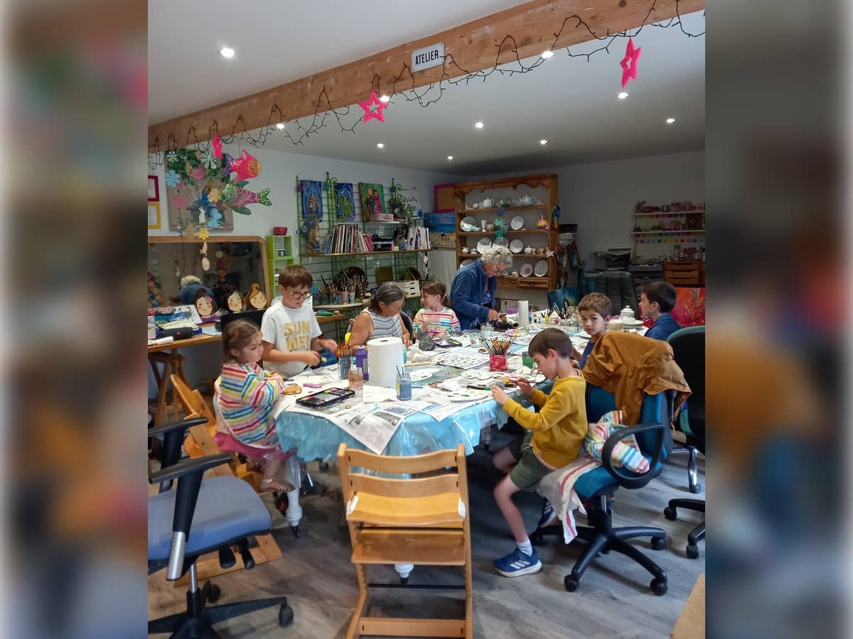 Illustration de l'événement : Ateliers créatifs "Couleurs d'Elvine" : peinture sur céramique