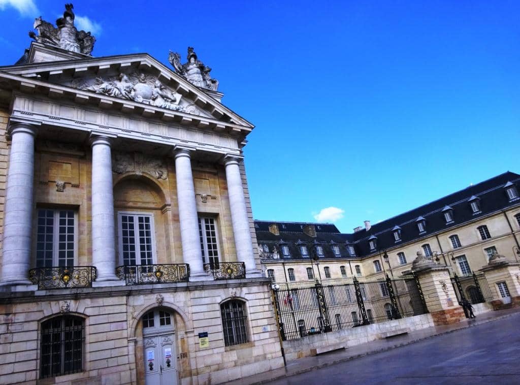 Illustration de l'événement : Visite découverte : "ça déménage à la mairie !"