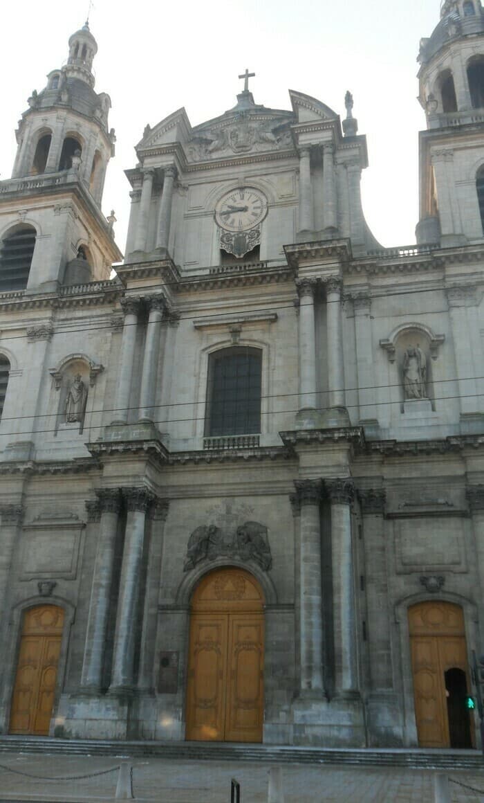 Illustration de l'événement : Levez les yeux! Découverte de métiers rares et d'excellence à la Cathédrale Notre-Dame de l'Annonciation à Nancy