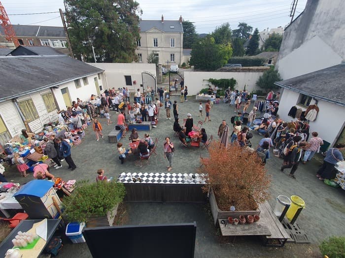 Illustration de l'événement : Vide-grenier dans la cour du 5 rue du Ballet à St-Félix