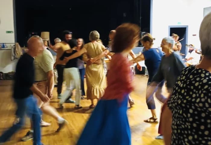 Illustration de l'événement : ANNULÉ! Atelier et bal trad en scène ouverte