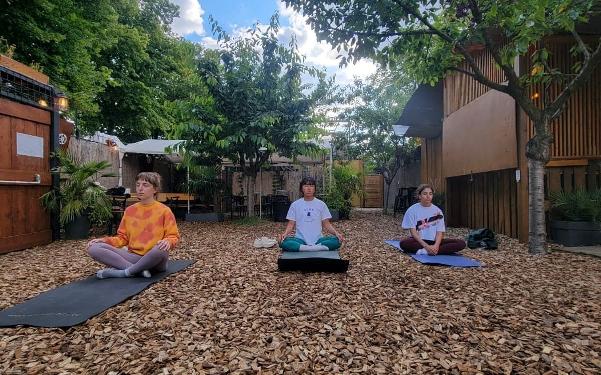 Illustration de l'événement : Cours de yoga Vinyasa au Jardin21 du mois de juin
