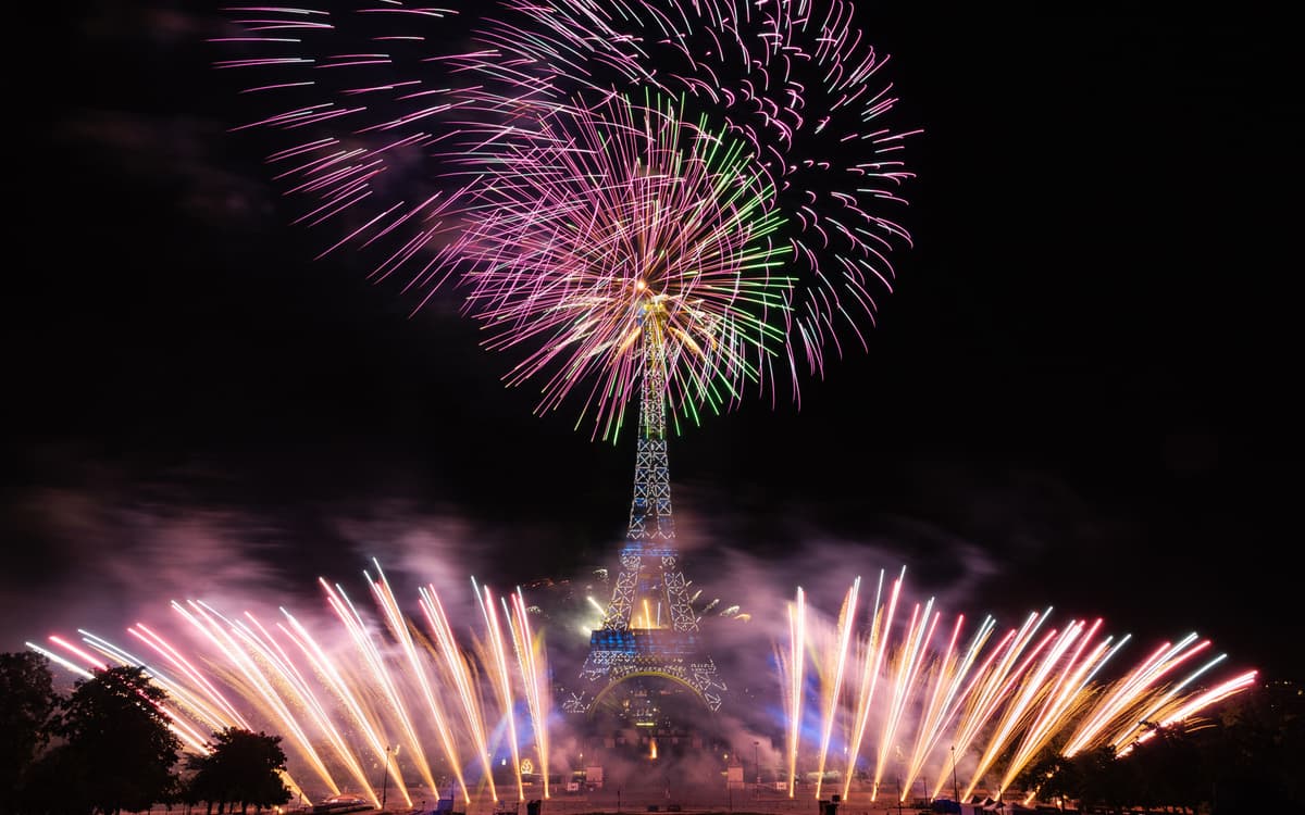 Illustration de l'événement : Feu d'artifice du 13 juillet 2026 à la tour Eiffel : on vous fait gagner une (belle) surprise !