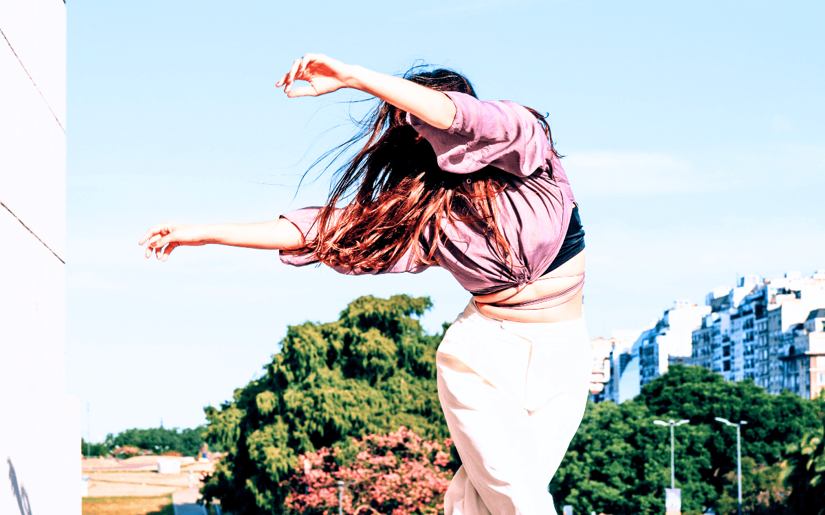 Illustration de l'événement : Danse contemporaine en plein air pour les femmes – Paris 20ᵉ