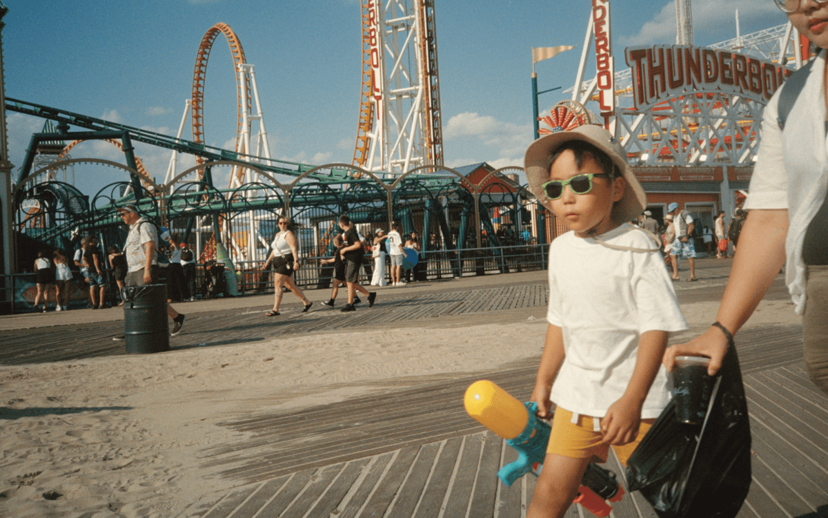 Illustration de l'événement : Coney Island Queen, une exposition de Ludivine Combe