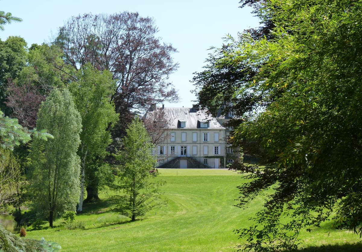 Illustration de l'événement : Visite commentée du Parc Arboretum Château de Neuvic d'Ussel