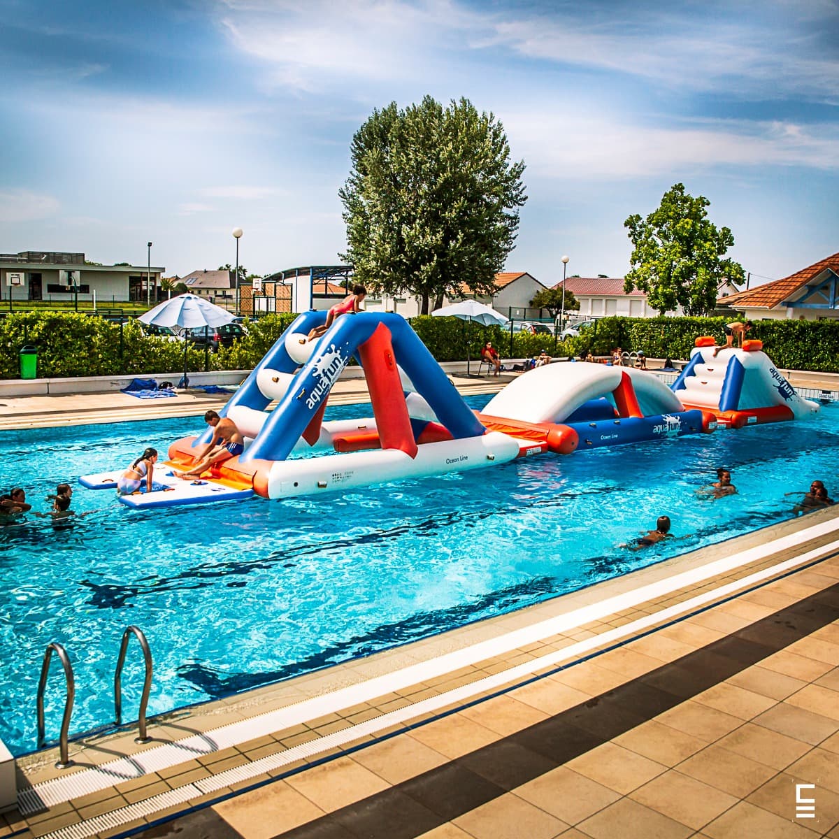 Illustration de l'événement : Piscines en fête, structure gonflable géante