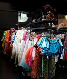 Illustration de l'événement : Vente exceptionnelle de costumes de scène