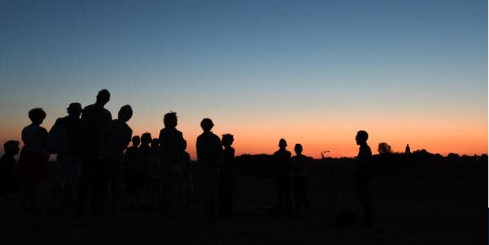 Illustration de l'événement : Promenade-spectacle "la baie suspendue-éclipse" par le Dit de l'Eau