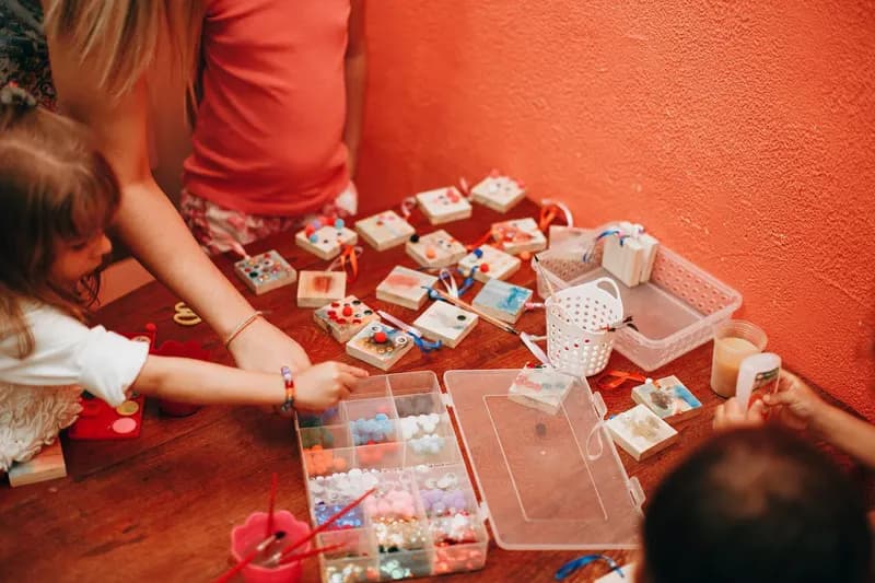 Illustration de l'événement : Atelier créatif en famille : couronne de fleurs