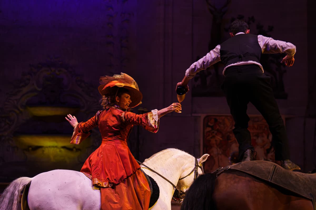 Illustration de l'événement : Spectacle équestre - "Un jour à Paris" aux Grandes Écuries de Chantilly