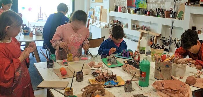 Illustration de l'événement : Stages de dessin, peinture, modelage pour enfants et ados