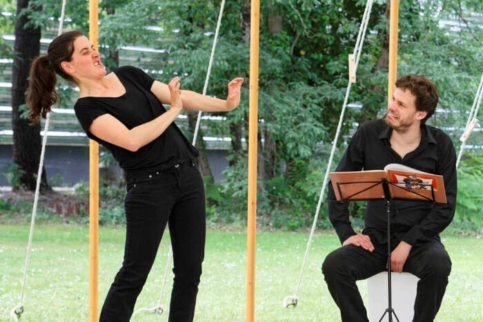 Illustration de l'événement : Les Contes-dits-du-bout-des-doigts - Cie Le Bruit du Silence - Spectacle enfants - Festival Aux heures d’été