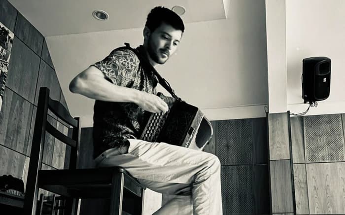 Illustration de l'événement : Balade chantée et bal folk avec Canopaix