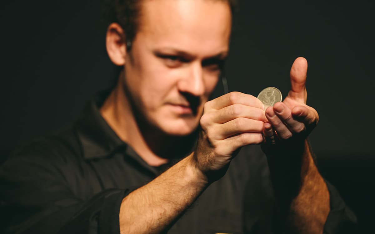 Illustration de l'événement : Soirée illusions, deux spectacles de magie au Théâtre Silvia Monfort