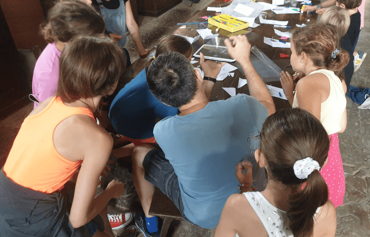 Illustration de l'événement : Atelier scientifique - Fabrique ta boîte à éclipse