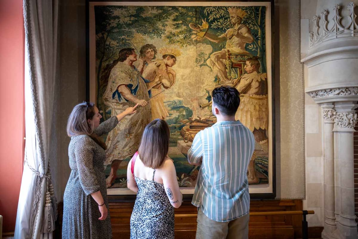 Illustration de l'événement : Visite : Découverte de la salle des broderies de l’Hôtel de ville