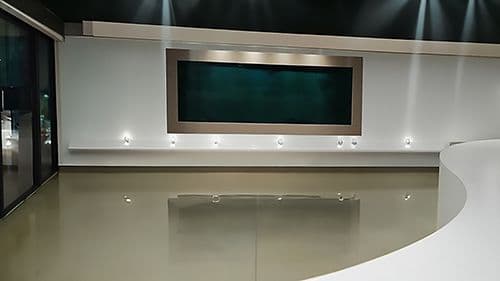 Illustration de l'événement : Tableau vert émeraude de 4m de long signé Guillaume Bottazzi