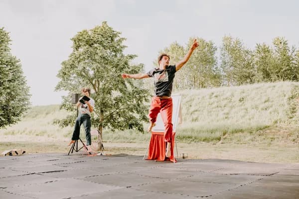 Illustration de l'événement : Il était une fois… le mercredi | Spectacle « Tu comprendras plus tard… » au château de Sévérac