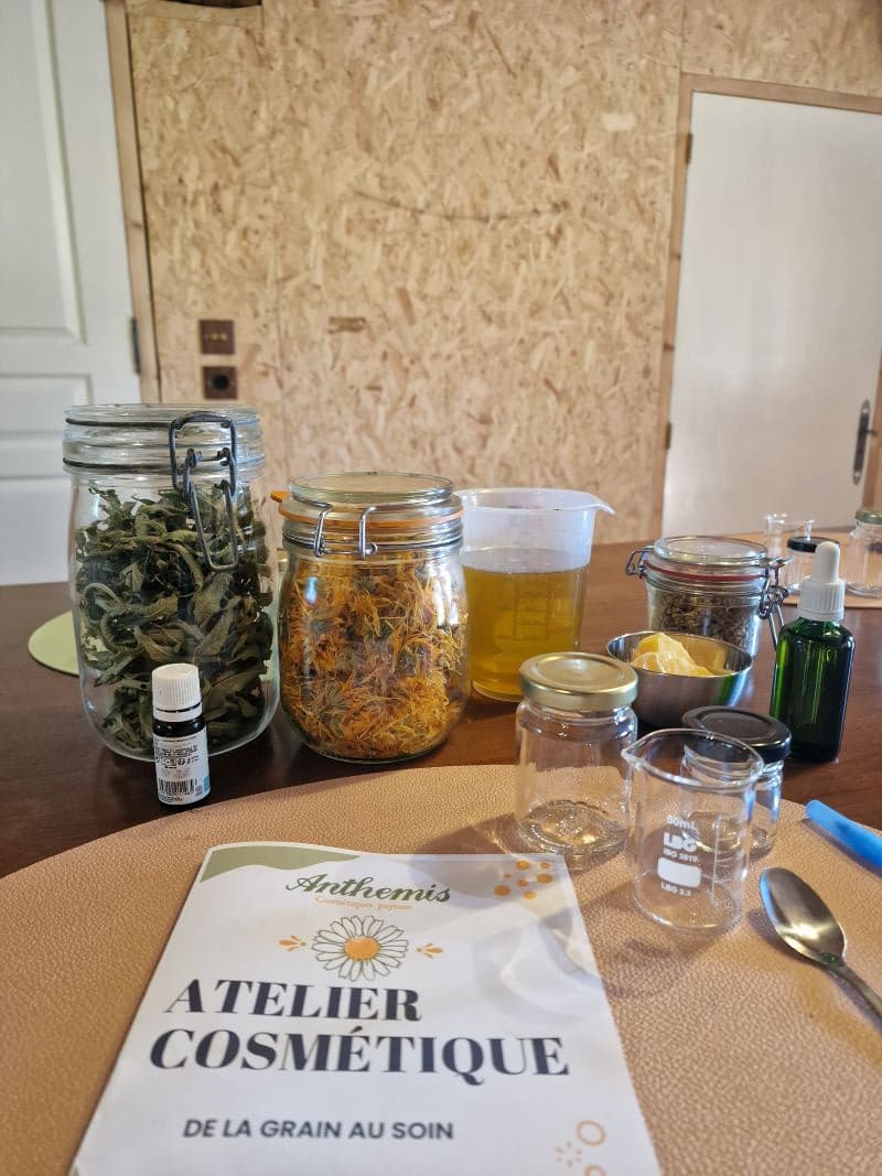 Illustration de l'événement : Expérience de Destination : Je crée mon cosmétique au Château de Chanteloup