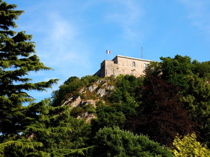 Illustration de l'événement : Visite guidée : La montagne du Roule, gardienne de Cherbourg