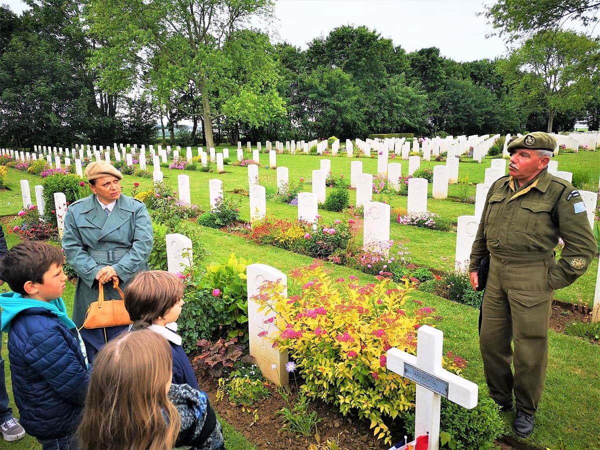 Illustration de l'événement : DDay Festival Normandy - Le cimetière canadien de Bény-Reviers raconté aux enfants et aux grands